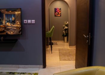 استديو بأثاث مريح وبسيط 