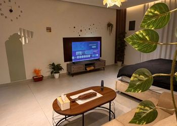 استديو بأثاث مريح وبسيط 