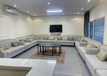 شقة بغرفة معيشة وغرفتين نوم 