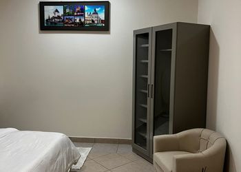 استديو بسرير ماستر وجلسة جانبية 