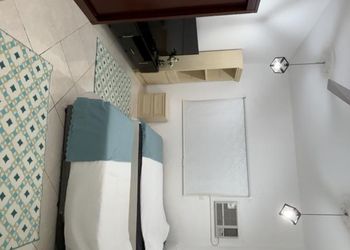 استديو بأثاث مريح وبسيط 