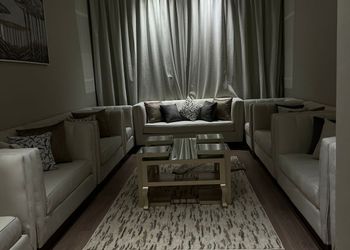 شقة بدخول ذاتي وغرفة جلوس