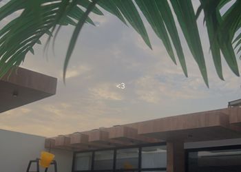 شالية بجلسة ومسبح العاب مائية 