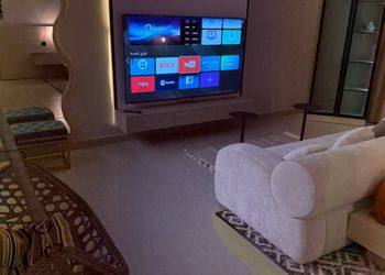 شقة بغرفتين نوم وأثاث مريح
