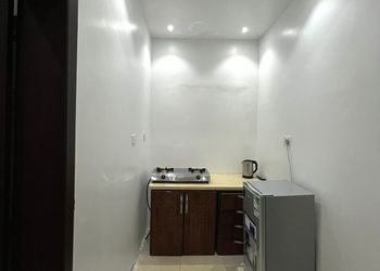 استديو بأثاث مريح وبسيط 