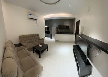 شقة بغرفة معيشة وغرفتين نوم 