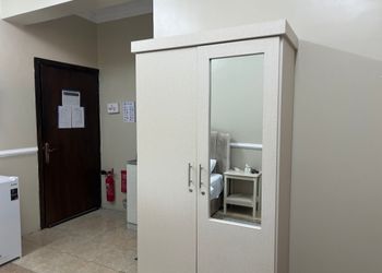 غرفة بأثاث مريح و بسيط 
