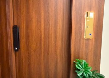 شقة بصالة أنيقة ودخول ذاتي