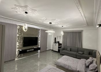 استديو بدخول ذاتي