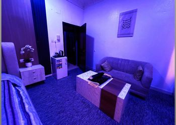 استديو بسرير فردي وجلسة جانبية