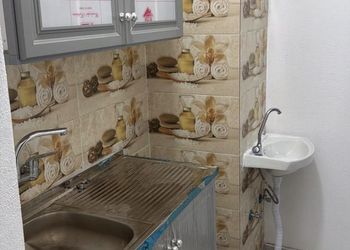 غرفة مع دورة مياة
