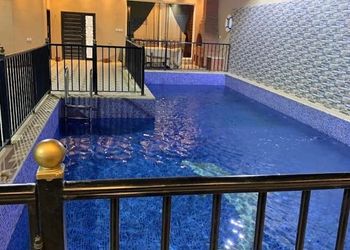 شاليه بسطح اخضر و ركن شواء