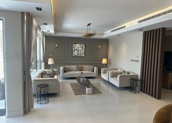 شاليه بمسطح اخضر و مسبح خارجي 