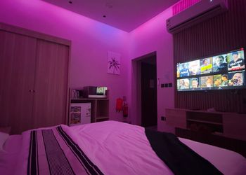 استديو بأثاث مريح وبسيط 