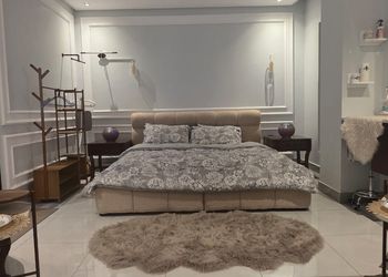 استديو بسرير ماستر وجلسة جانبية 