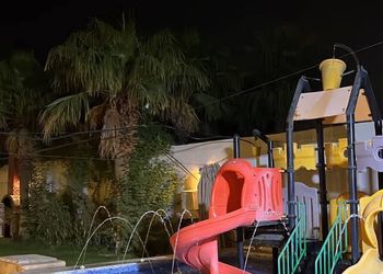 شاليه بألعاب مائية ومسب