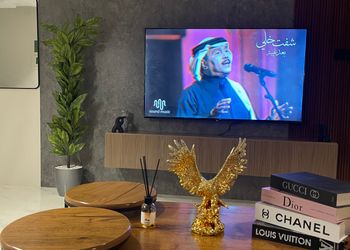 شقة بصالة مريحة وغرفتين نوم 