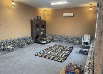 استراحة بالعاب ومسطحات خضراء 