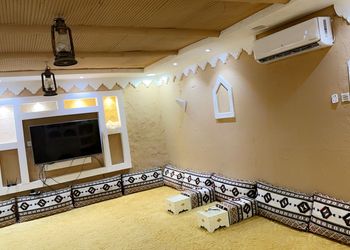 استراحة بمجلس وفناء خارجي 
