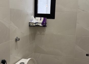 استديو بأثاث مريح وبسيط 