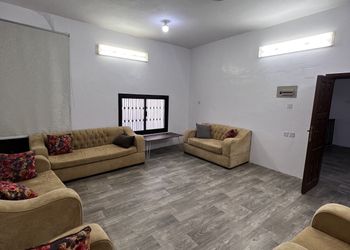 فيلا ببلكونه مطلة على الجبل