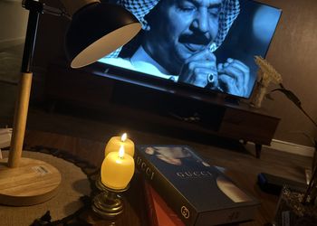 شقة بتصميم هادئ وصالة جلوس
