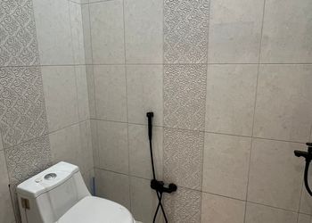 استديو بسرير مريح وتصميم هادئ 