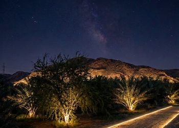 استراحة بمسبح داخلي ومجالس واسعة 