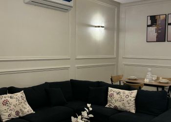 شقة بغرفتين نوم وجلسة خارجية 