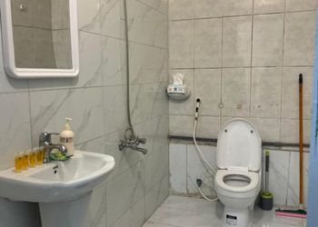 غرفة بأربع اسرة نوم