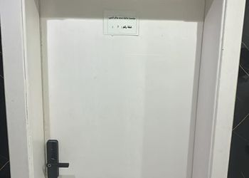 شقة بغرفة معيشة وغرفة نوم 
