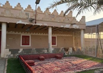 مزرعة بمجالس واسعة وأجواء ممتعة