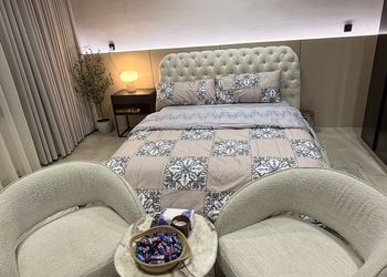 استديو بأثاث مريح وبسيط 