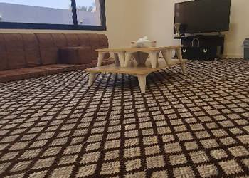 شقة بفناء ومجلس وغرفتي نوم
