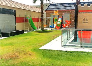 منتجع بمسبحين والعاب مائية 