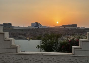 شالية بمجلس ومسبح داخلي