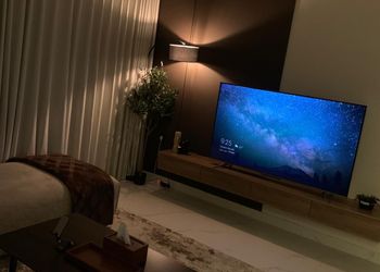 شقة بغرفة معيشة وغرفة نوم 