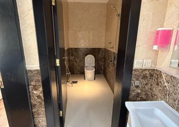 شاليه بمسطح اخضر و مسبح
