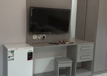 شقة بأثاث بسيط و غرفتين نوم