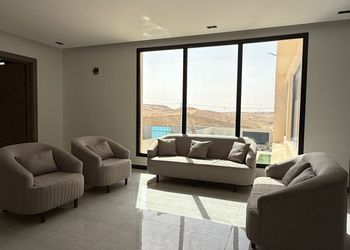 استراحة بجلسة خارجية و مسبح