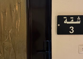 استديو بسرير ماستر وجلسة جانبية