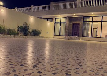 شاليه بجلسة خارجية و ألعاب اطفال