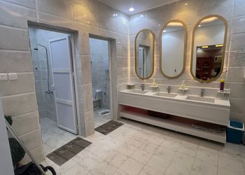 استراحة بمجالس واسعة وفناء خارجي