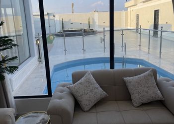 شالية بمجلس مطل على المسبح 