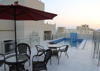 استديو بأثاث مريح وبسيط 