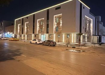استديو انيق بسرير ماستر وجلسة جانبية 