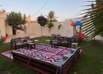 استراحة بمسطح اخضر ومجالس