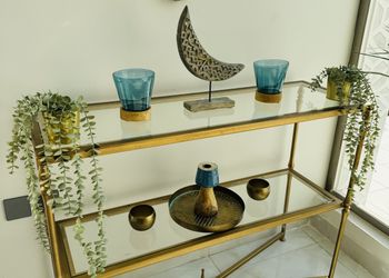 شاليه بصالة مطلة على المسبح 
