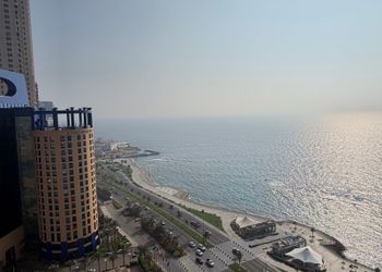 شقة بغرفة معيشة وغرفتين نوم 
