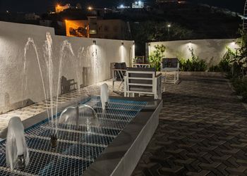 شاليه بغرفة نوم وجلسة خارجية